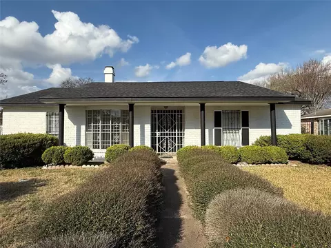12834 Glenwolde Dr, Houston, TX 77099