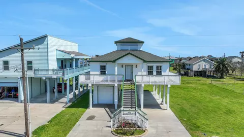 970 Townsend Dr, Bolivar Peninsula, TX 77650