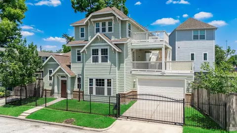 6621 N Main St, Houston, TX 77009