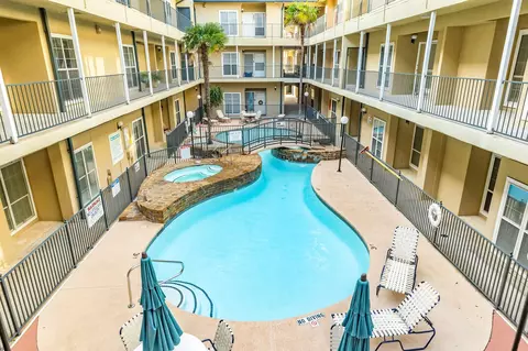 921 Marine Dr #120, Galveston, TX 77550