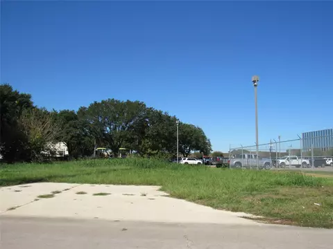 3735 Red Bluff Rd, Pasadena, TX 77503