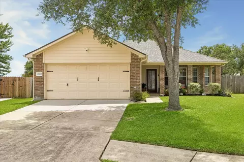 2867 Misty Bay Dr, Dickinson, TX 77539