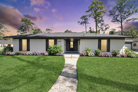 3013 Woodland Dr, Dickinson, TX 77539