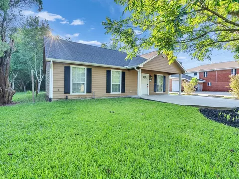 326 S Bell Dr, Texas City, TX 77591