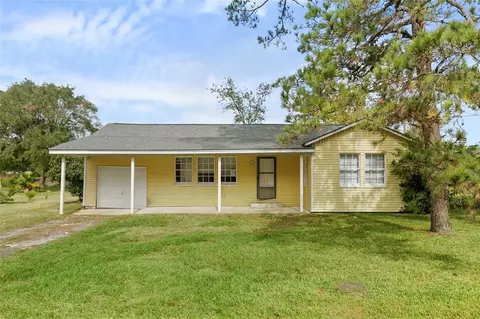 8304 Neville Ave, Hitchcock, TX 77563