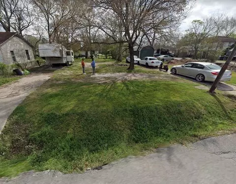 2606 Staples St, Houston, TX 77026
