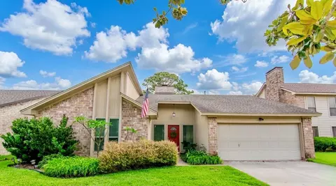 3119 Shawnee Dr, Sugar Land, TX 77479
