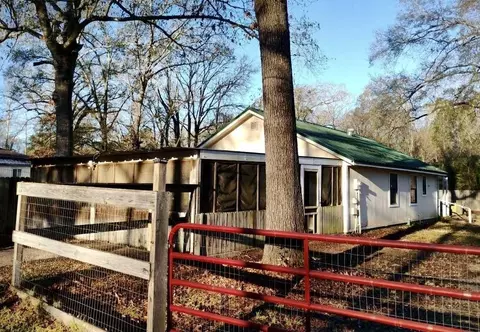 211 Bobwhite Ln, Livingston, TX 77351