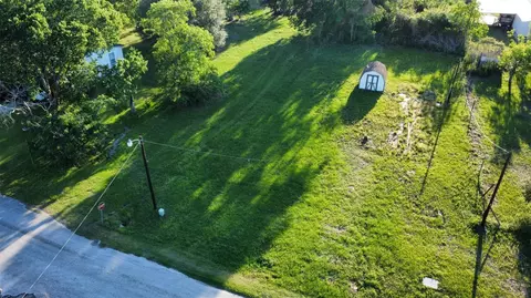 345 20th St, Hempstead, TX 77445