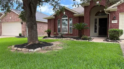 1414 Chandler Park Ln, Fresno, TX 77545