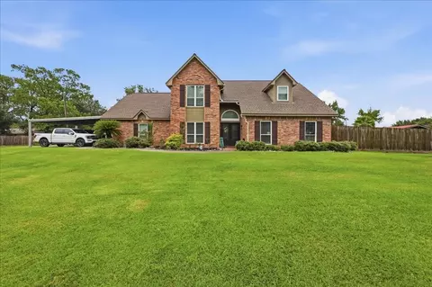 980 Dugas St, Bridge City, TX 77611