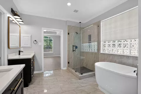 Bath - 62 S Bardsbrook Cir, Spring, TX 77382 photo 2 of 4