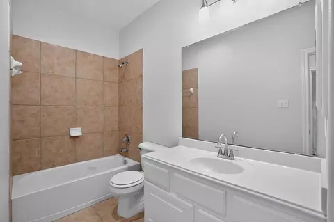 Bath - 62 S Bardsbrook Cir, Spring, TX 77382 photo 4 of 4