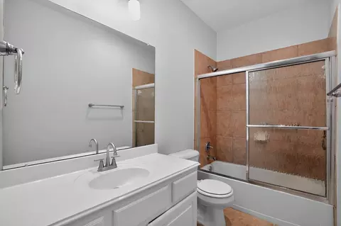 Bath - 62 S Bardsbrook Cir, Spring, TX 77382 photo 3 of 4