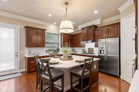 82 Mill Point Pl, The Woodlands, TX 77380