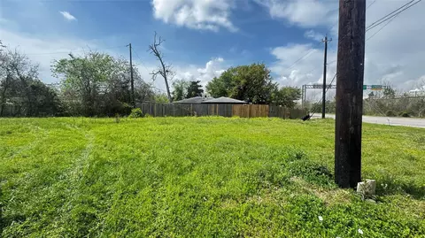 2109 W Texas Ave, Baytown, TX 77520