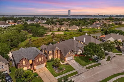 108 Marina Oaks Dr, Kemah, TX 77565