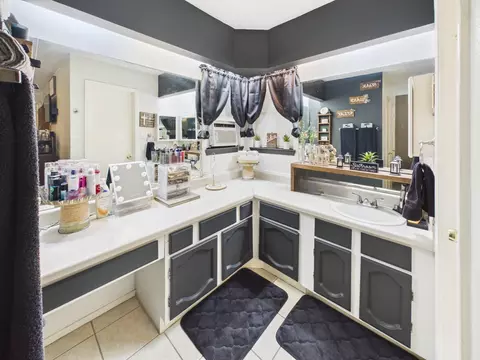 Bath - 5807 Walnutgate Dr, Spring, TX 77373 photo 3 of 5