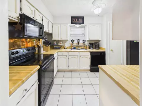 Kitchen - 5807 Walnutgate Dr, Spring, TX 77373 photo 1 of 3