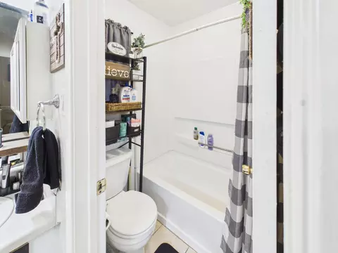 Bath - 5807 Walnutgate Dr, Spring, TX 77373 photo 5 of 5