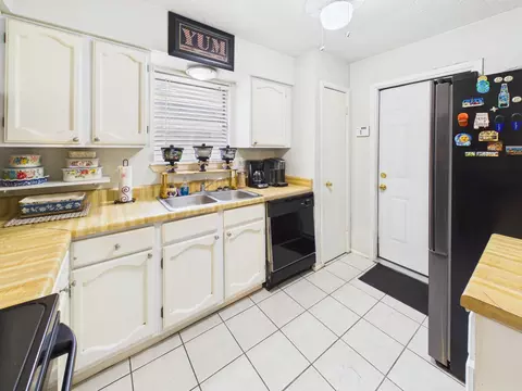 Kitchen - 5807 Walnutgate Dr, Spring, TX 77373 photo 2 of 3