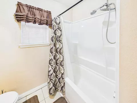 Bath - 5807 Walnutgate Dr, Spring, TX 77373 photo 2 of 5