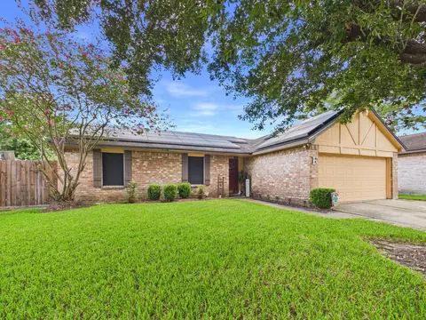 Exterior - 5807 Walnutgate Dr, Spring, TX 77373 photo 2 of 5