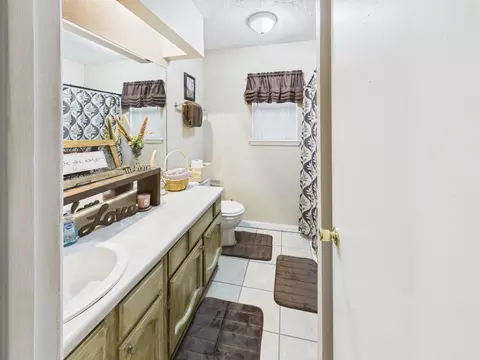 Bath - 5807 Walnutgate Dr, Spring, TX 77373 photo 1 of 5