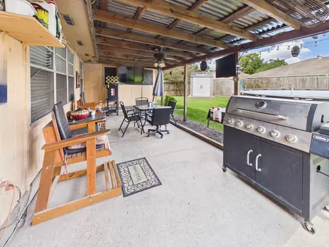 Exterior - 5807 Walnutgate Dr, Spring, TX 77373 photo 4 of 5