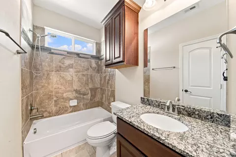 Bath - 4023 Sutton Shadow Ln, Katy, TX 77494 photo 4 of 5