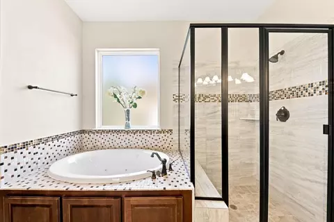 Bath - 4023 Sutton Shadow Ln, Katy, TX 77494 photo 2 of 5