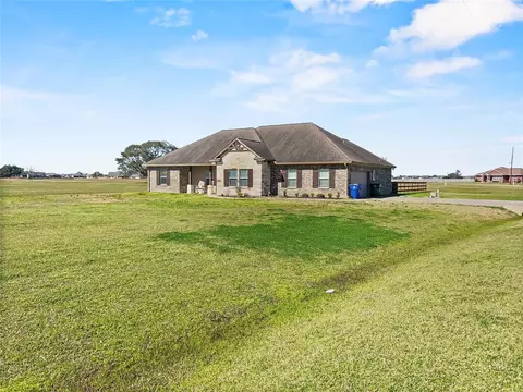 620 Buffalo Trl, Angleton, TX 77515 photo 1