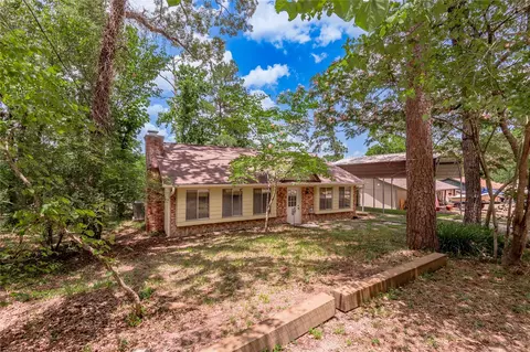 109 Hill Top Rd, Huntsville, TX 77320