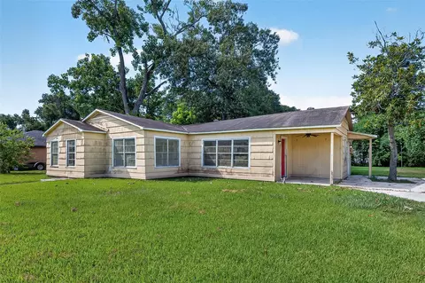 2101 E Fayle St, Baytown, TX 77520