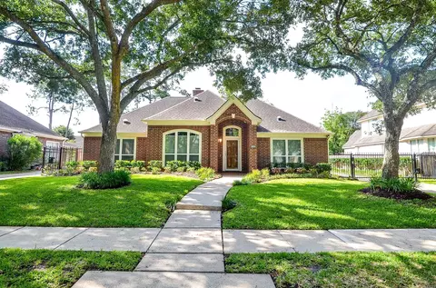 15814 El Dorado Oaks Dr, Houston, TX 77059
