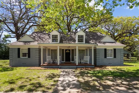 319 N Howard St, Grapeland, TX 75844