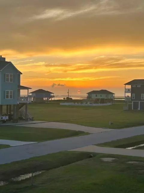 3815 Kiva Rd, Galveston, TX 77554