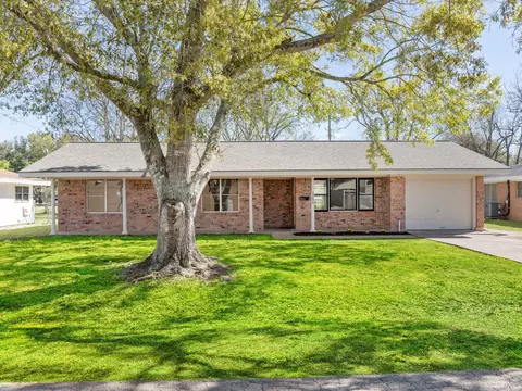 3200 3rd St, Bay City, TX 77414