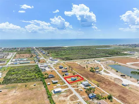 1041 N Monkhouse Dr, Crystal Beach, TX 77650