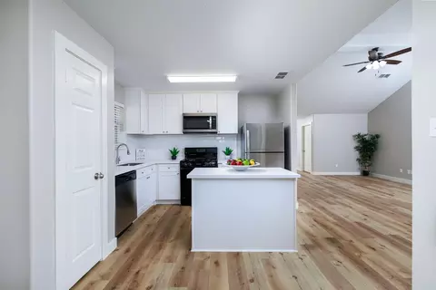 Kitchen - 10232 Tate Ct, Conroe, TX 77385 photo 1 of 2