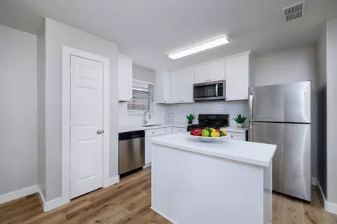 Kitchen - 10232 Tate Ct, Conroe, TX 77385 photo 2 of 2