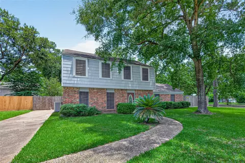 2239 Parkdale Dr, Kingwood, TX 77339
