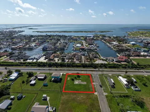 260 E Deberry Ave, Aransas Pass, TX 78336