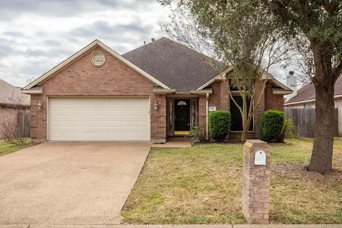 208 Bernburg Ct, College Station, TX 77845