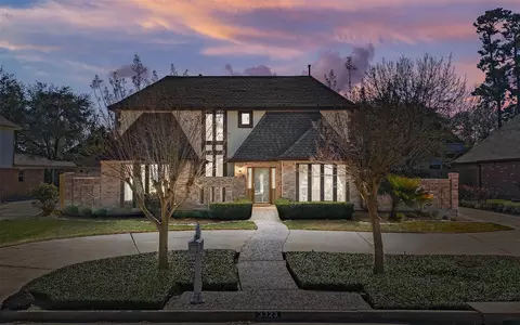 3323 Woodbriar Dr, Houston, TX 77068