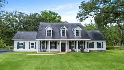 13502 E Brazos Bend Dr, Needville, TX 77461