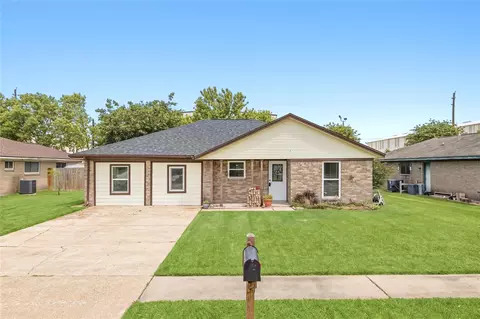 11715 Alamo Dr, La Porte, TX 77571