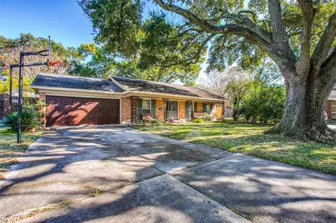 8503 Manhattan Dr, Houston, TX 77096