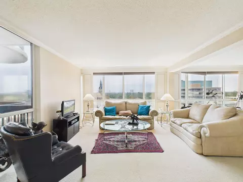5001 Woodway Dr #1104, Houston, TX 77056
