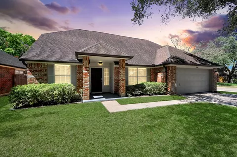 2506 Foxden Dr, Pearland, TX 77584